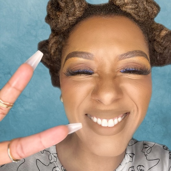 Meet your Posher, Brittney! - Picture 2 of 5